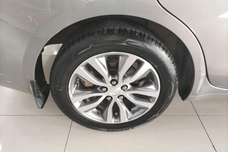 Used Buick GT 2018 18T Automatic Elite Model Right Rear Wheel Hub
