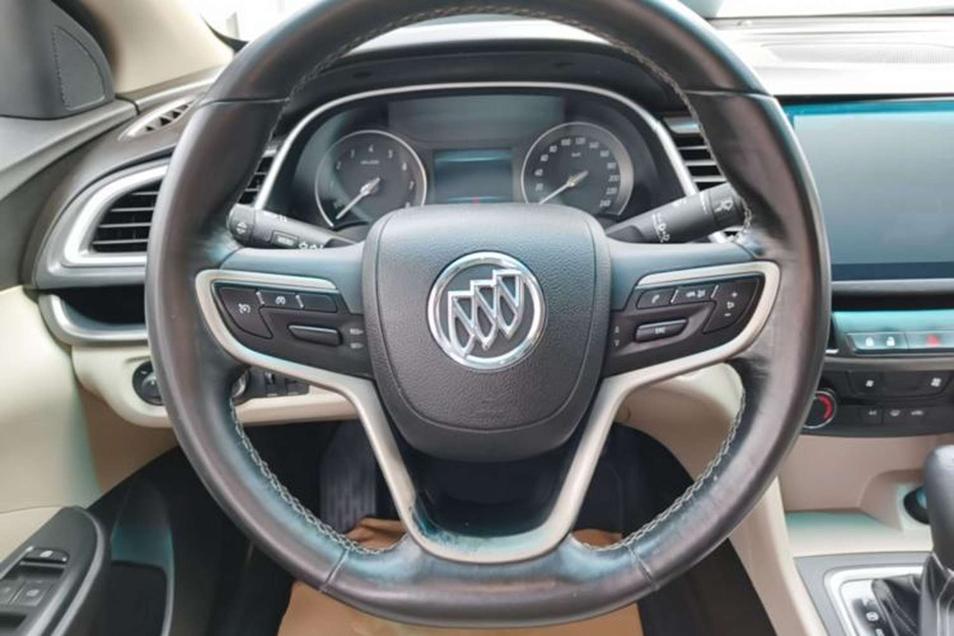 Used Buick GT 2018 15T Dual-Clutch Elite Model China V Standard Steering Wheel