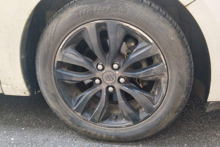 Used Buick GT 2018 18T Automatic Elite Model Right Front Wheel Hub