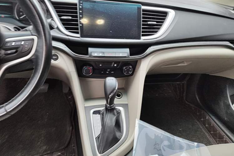 Used Buick GT 2018 15T Dual-Clutch Elite Model China V Standard Audio And AC Panel