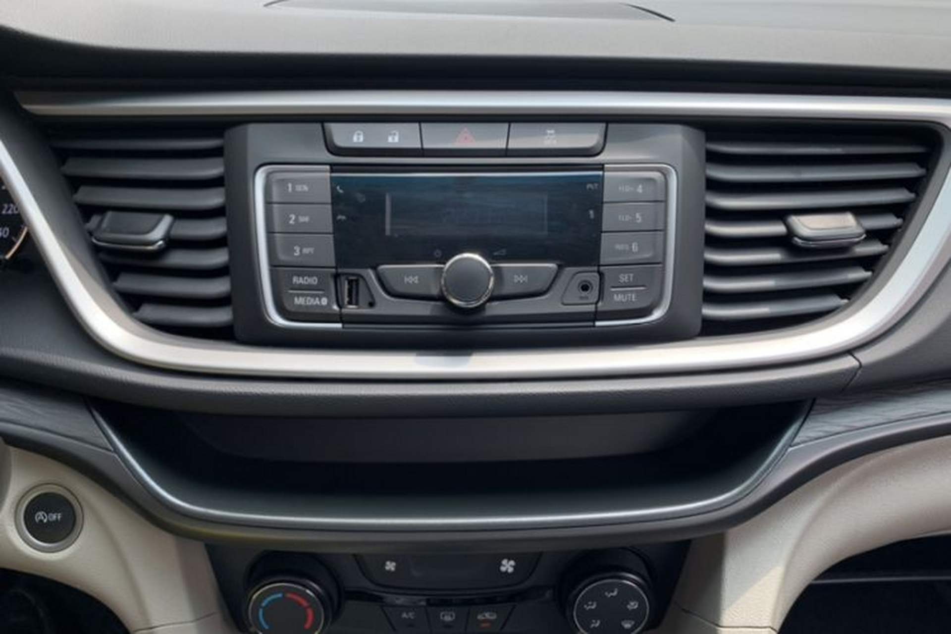 Used Buick GT 2018 15T Dual-Clutch Advanced Model China V Standard Audio And AC Panel