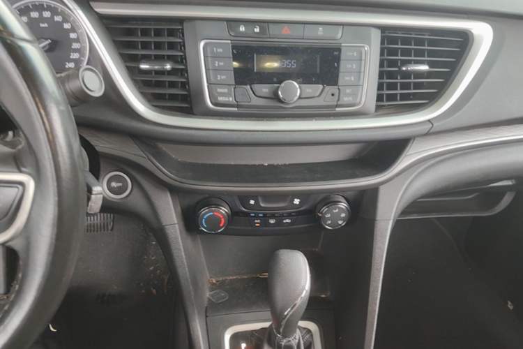 Used Buick GT 2018 18T Automatic Elite Model Audio And AC Panel