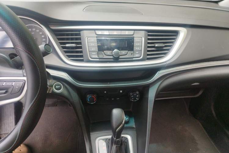 Used Buick GT 2018 18T Automatic Elite Model Audio And AC Panel