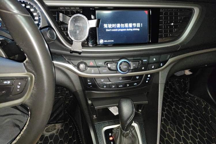 Used Buick GT 2018 18T Automatic Flagship Model Audio And AC Panel