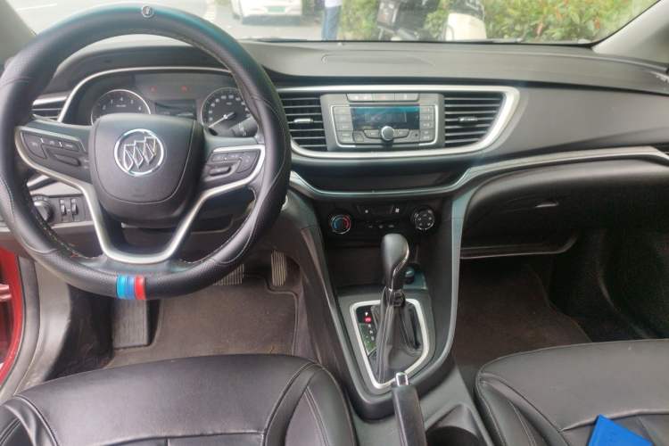 Used Buick GT 2018 18T Automatic Elite Model Center Console