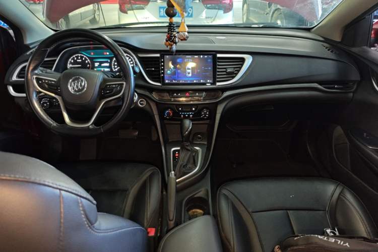 Used Buick GT 2018 18T Automatic Elite Model Center Console