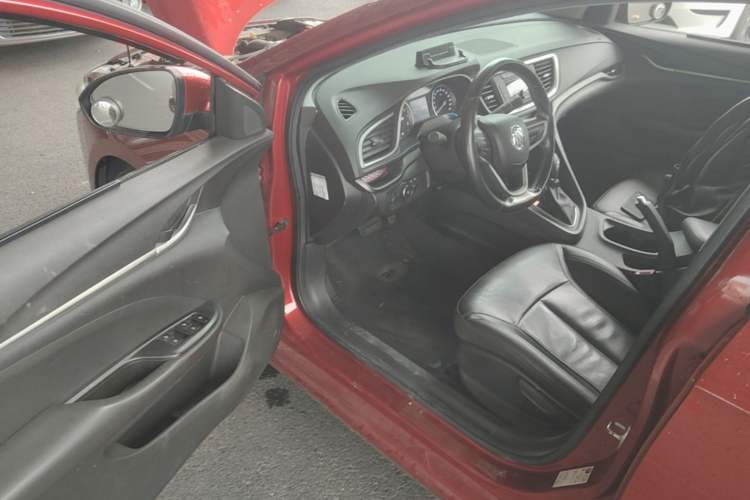 Used Buick GT 2018 18T Automatic Elite Model Driver Seat