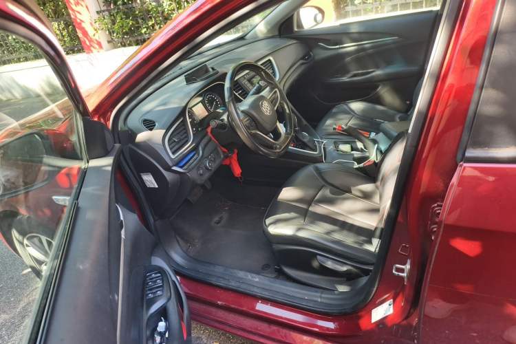 Used Buick GT 2018 18T Automatic Elite Model Driver Seat