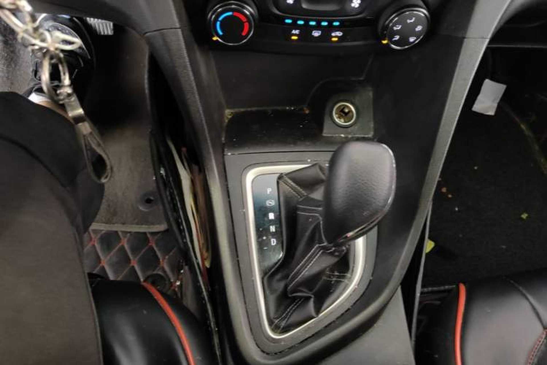 Used Buick GT 2018 18T Automatic Elite Model Gear Lever