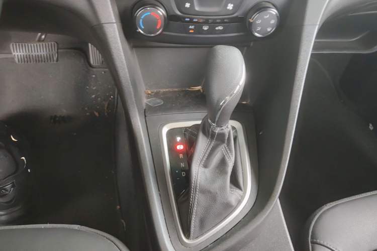Used Buick GT 2018 18T Automatic Elite Model Gear Lever