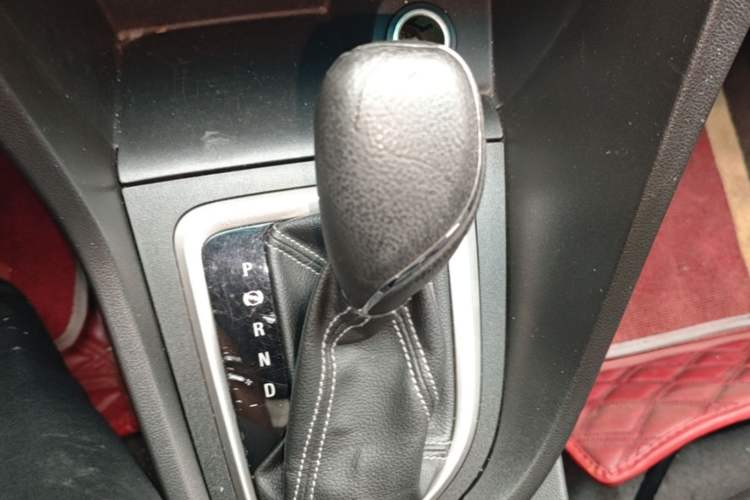 Used Buick GT 2018 18T Automatic Elite Model Gear Lever