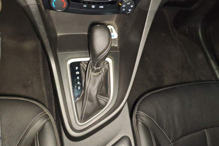 Used Buick GT 2018 18T Automatic Elite Model Gear Lever