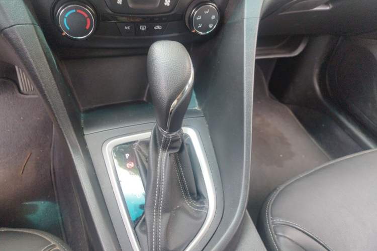 Used Buick GT 2018 18T Automatic Elite Model Gear Lever