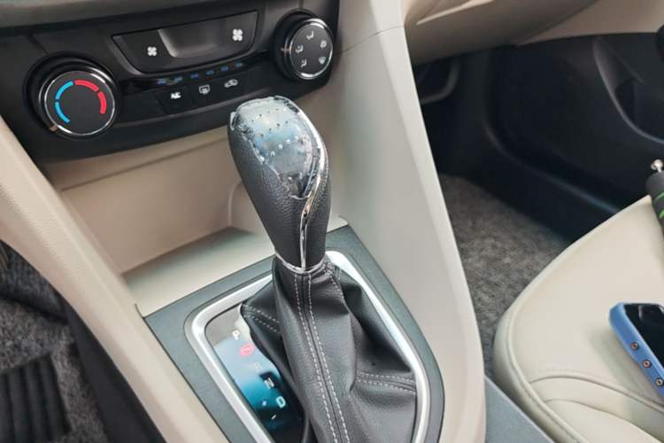 Used Buick GT 2018 15T Dual-Clutch Elite Model China V Standard Gear Lever