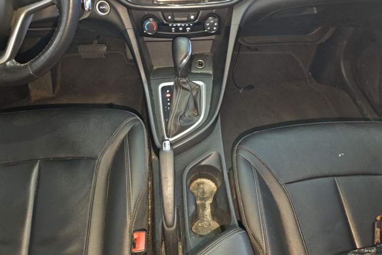 Used Buick GT 2018 18T Automatic Elite Model Gear Lever