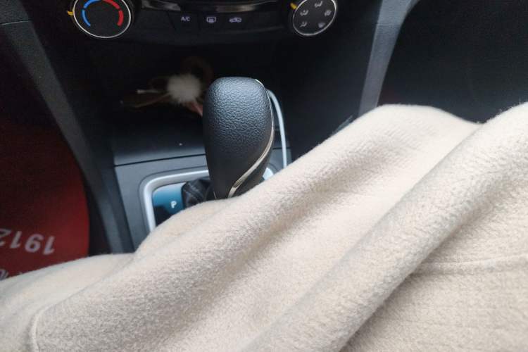 Used Buick GT 2018 18T Automatic Elite Model Gear Lever