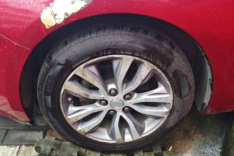 Used Buick GT 2018 18T Automatic Elite Model Left Front Wheel Hub