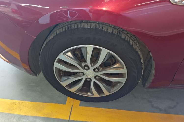 Used Buick GT 2018 18T Automatic Elite Model Left Front Wheel Hub
