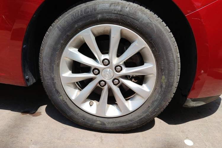 Used Buick GT 2018 15T Dual-Clutch Advanced Model China V Standard Right Front Wheel Hub