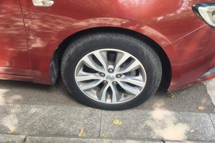 Used Buick GT 2018 18T Automatic Elite Model Right Front Wheel Hub