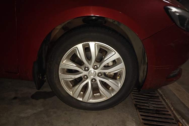 Used Buick GT 2018 15T Dual-Clutch Elite Model China V Standard Right Front Wheel Hub