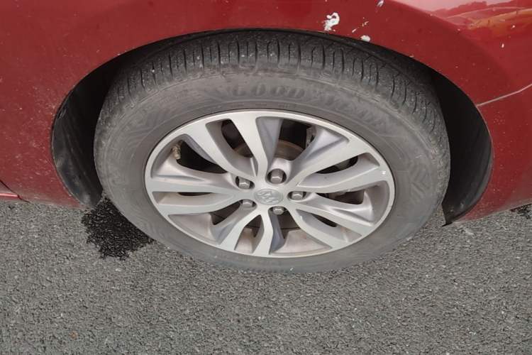 Used Buick GT 2018 18T Automatic Elite Model Right Front Wheel Hub