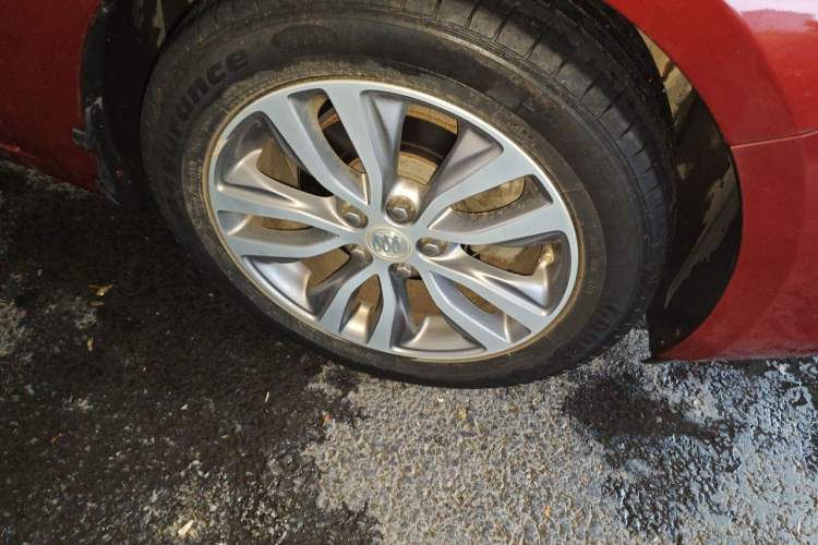 Used Buick GT 2018 18T Automatic Elite Model Right Front Wheel Hub