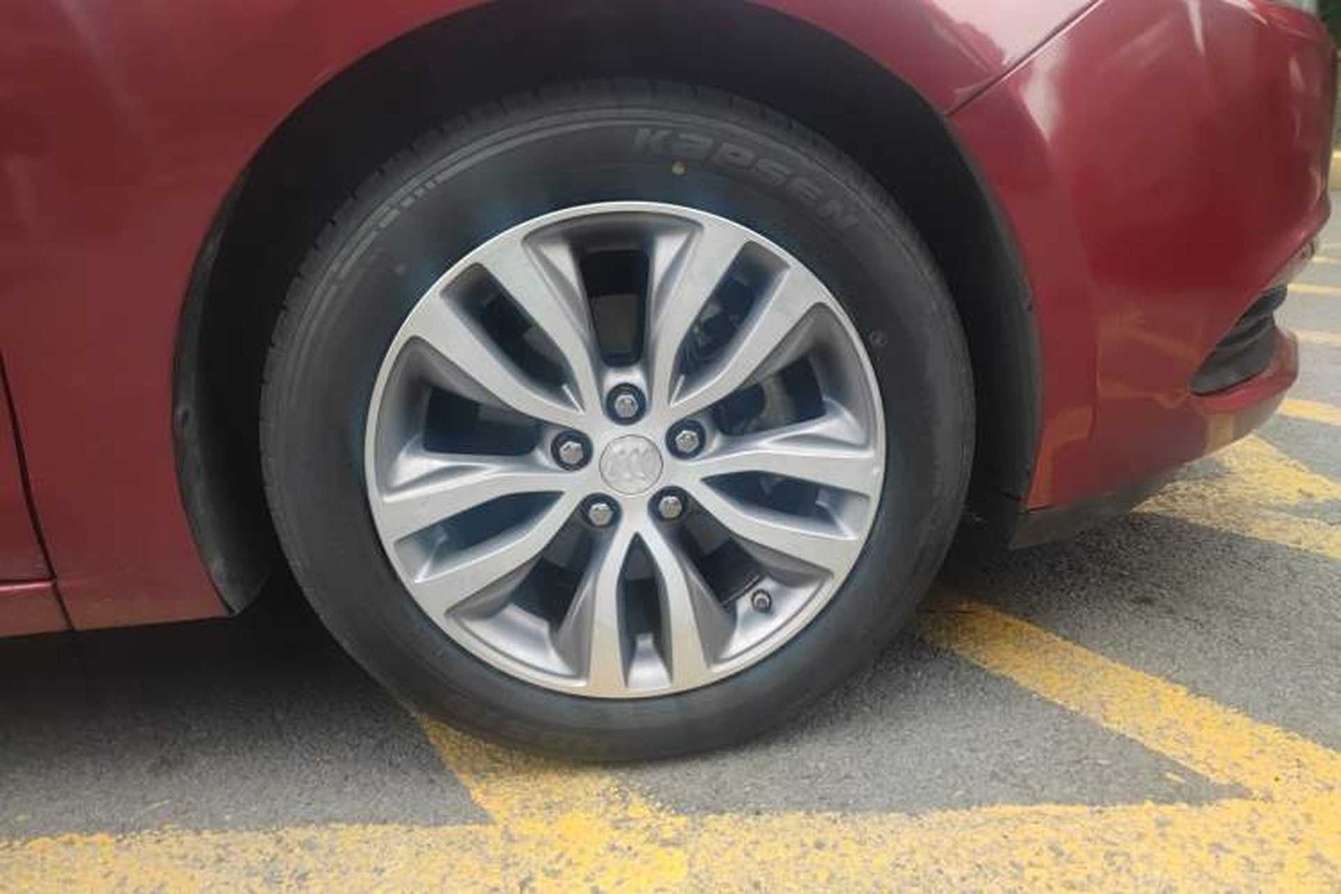 Used Buick GT 2018 18T Automatic Elite Model Right Front Wheel Hub