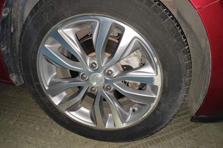 Used Buick GT 2018 18T Automatic Flagship Model Right Front Wheel Hub