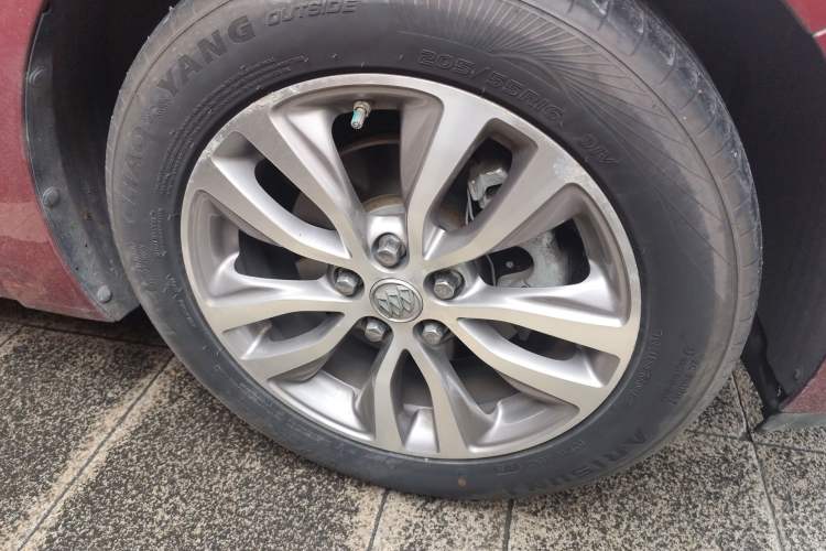Used Buick GT 2018 18T Automatic Elite Model Right Front Wheel Hub