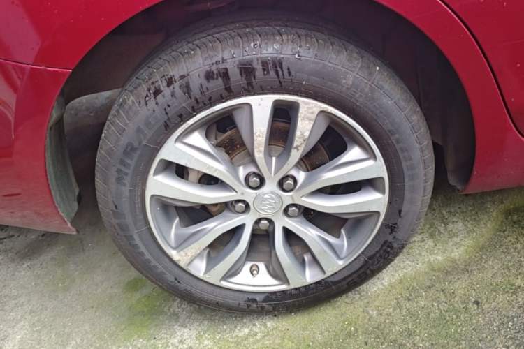 Used Buick GT 2018 18T Automatic Elite Model Right Rear Wheel Hub