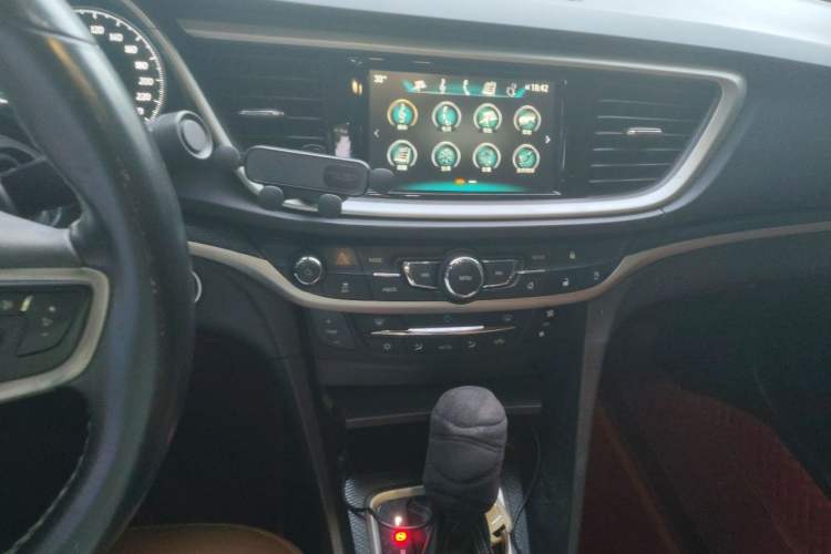 Used Buick GT 2018 18T Automatic Flagship Model Audio And AC Panel