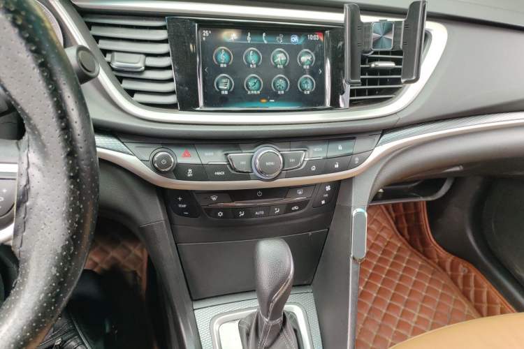 Used Buick GT 2018 18T Automatic Flagship Model Audio And AC Panel