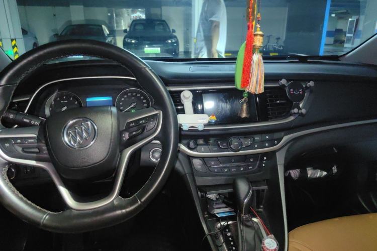 Used Buick GT 2018 18T Automatic Flagship Model Center Console