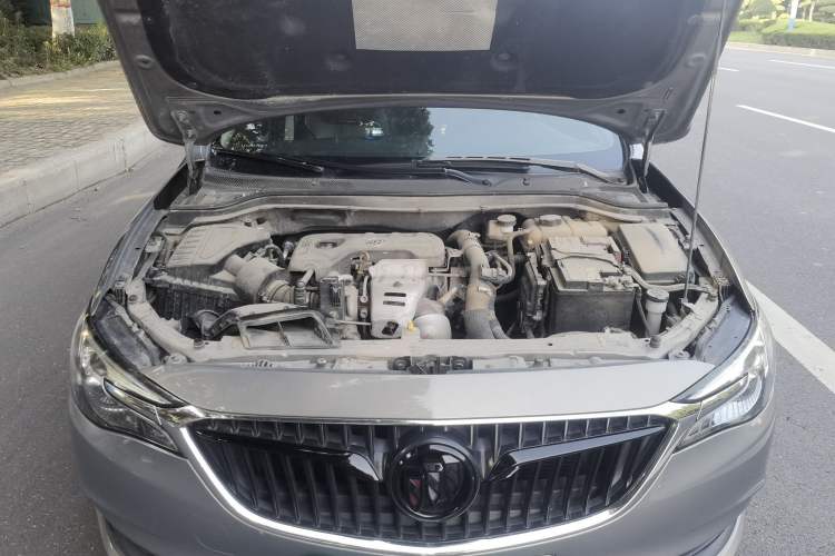 Used Buick GT 2018 15T Dual-Clutch Elite Model China V Standard Engine Bay