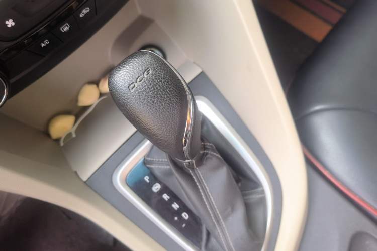 Used Buick GT 2018 15T Dual-Clutch Elite Model China V Standard Gear Lever
