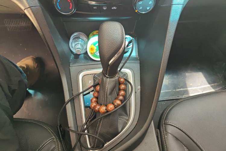 Used Buick GT 2018 18T Automatic Elite Model Gear Lever