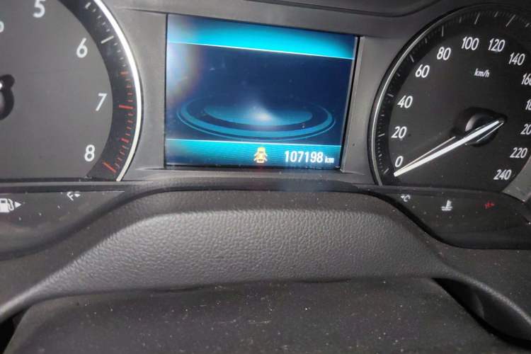 Used Buick GT 2018 18T Automatic Flagship Model Odometer Close Up