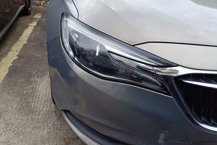 Used Buick GT 2018 18T Automatic Elite Model Right Front Headlight