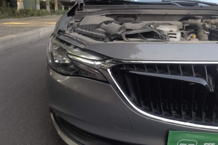 Used Buick GT 2018 15T Dual-Clutch Elite Model China V Standard Right Front Headlight