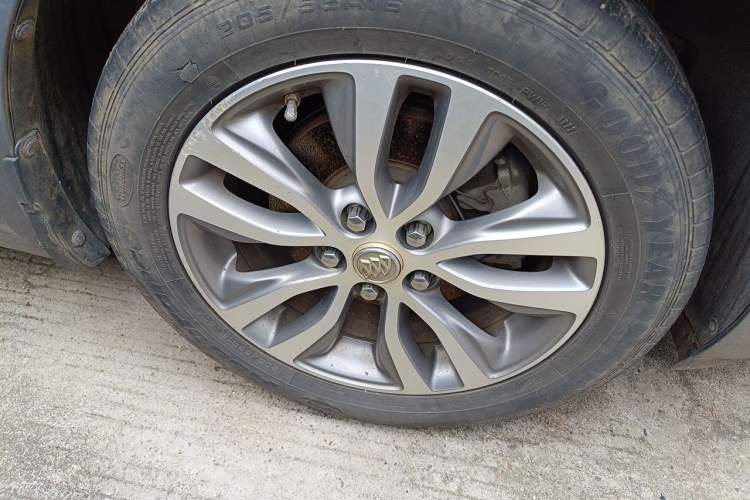 Used Buick GT 2018 18T Automatic Elite Model Right Front Wheel Hub