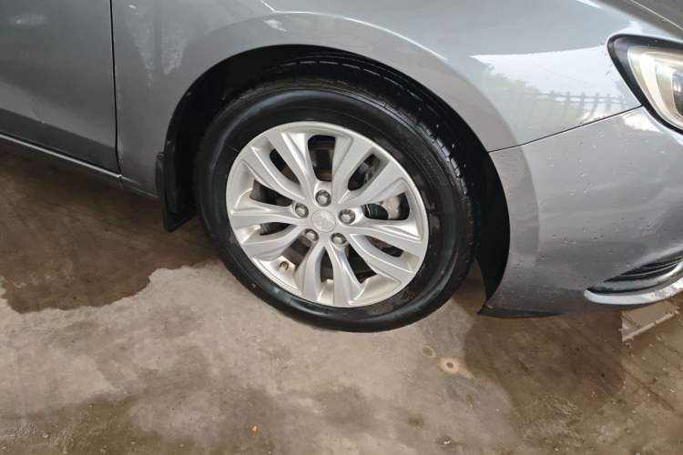 Used Buick GT 2018 15T Dual-Clutch Elite Model China V Standard Right Front Wheel Hub