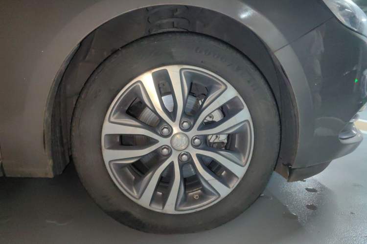 Used Buick GT 2018 18T Automatic Flagship Model Right Front Wheel Hub