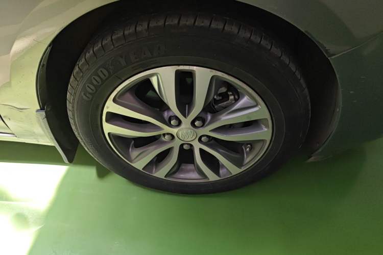 Used Buick GT 2018 18T Automatic Elite Model Right Front Wheel Hub