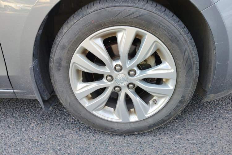 Used Buick GT 2018 15T Dual-Clutch Elite Model China V Standard Right Front Wheel Hub