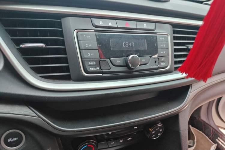Used Buick GT 2018 18T Automatic Elite Model Audio And AC Panel