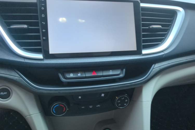 Used Buick GT 2018 15T Manual Elite Version China V Standard Audio And AC Panel