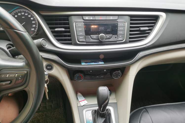 Used Buick GT 2018 15T Dual-Clutch Advanced Model China V Standard Audio And AC Panel