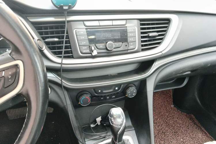 Used Buick GT 2018 18T Automatic Elite Model Audio And AC Panel