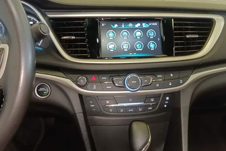 Used Buick GT 2018 18T Automatic Flagship Model Audio And AC Panel